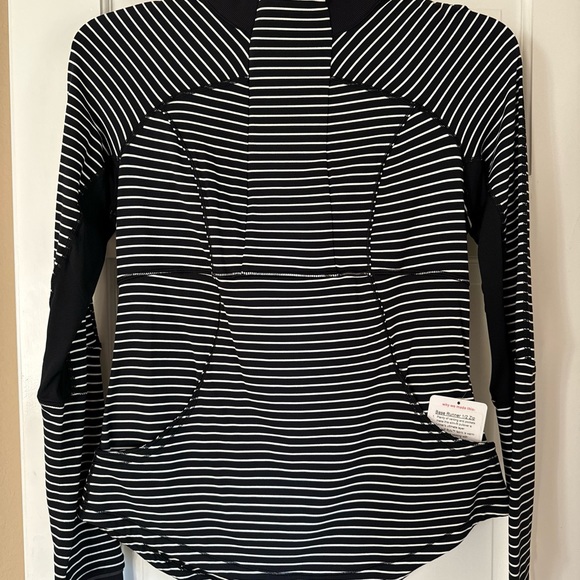 NWT Lululemon Base Runner Black & White Striped Half Zip Pullover Size… - Picture 6 of 6